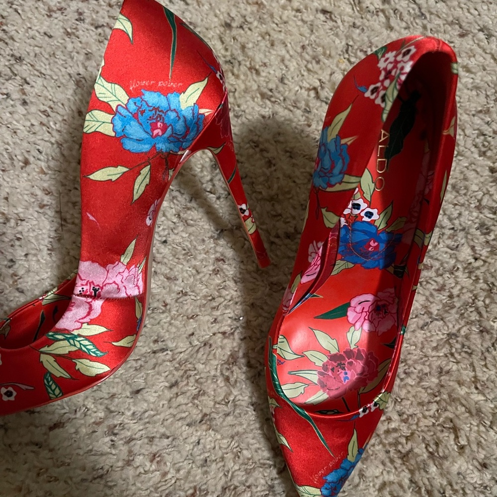 Aldo Stessy heel in red.  Size 7.5 NEW